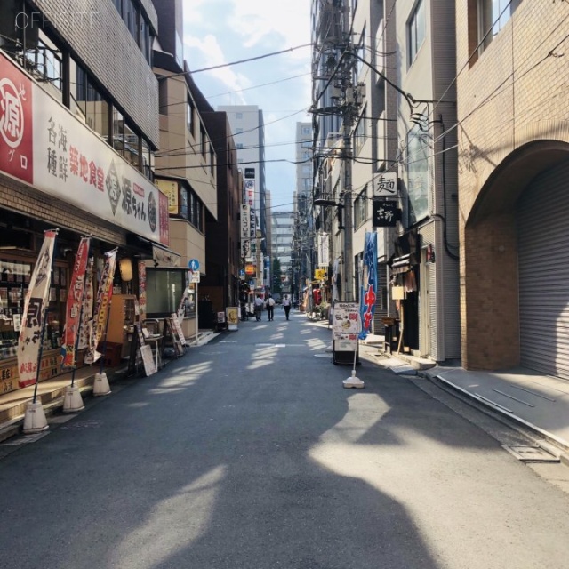 イワカタビル ビル前面道路