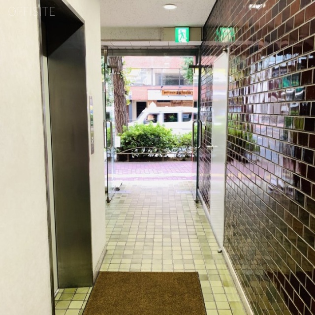 種苗会館ビル エントランス