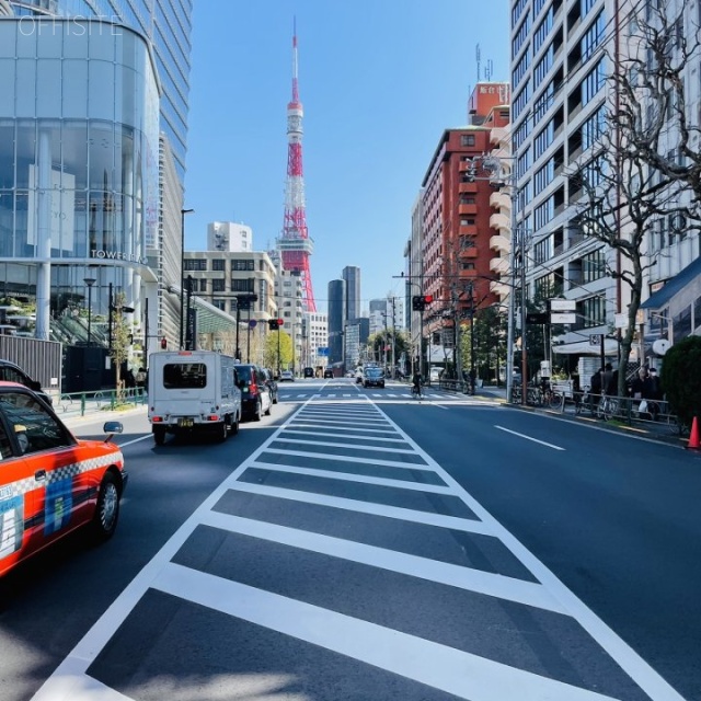 麻布エスビル 前面に外苑東通り