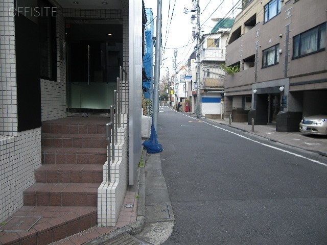 シグマDUO原宿 ビル前面道路