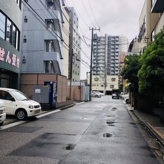 ひまわりビル ビル前面道路