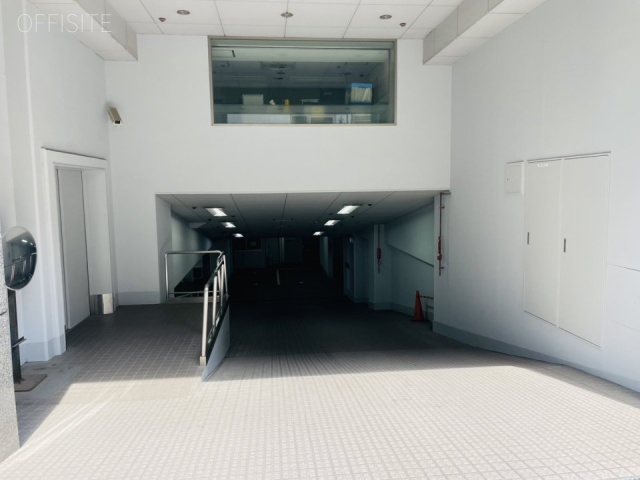 ツイントラスビル　駐車場