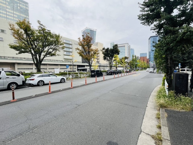 NRビル　前面道路