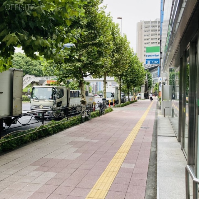 オーク赤坂ビル ビル前面道路