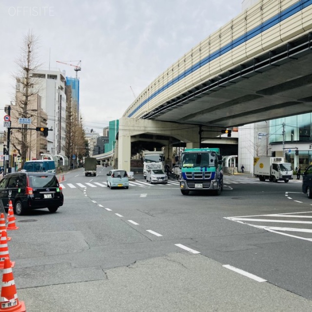 55-1麻布台 ビル前面道路