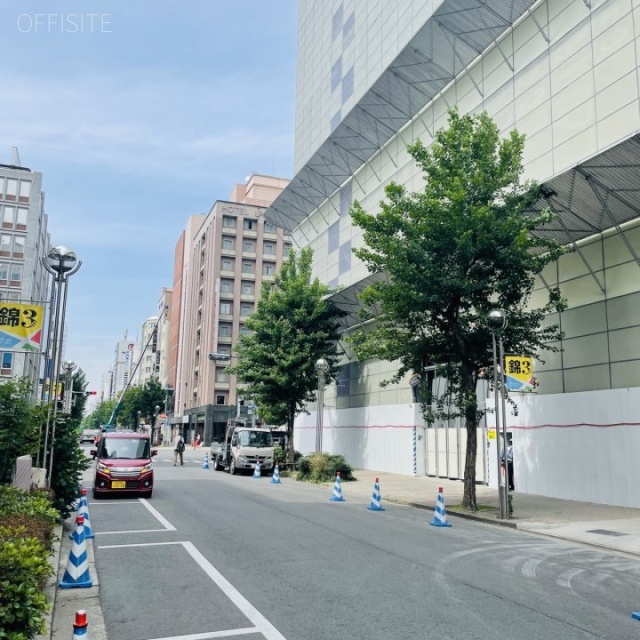 栄町ビル西館　前面に五福町通