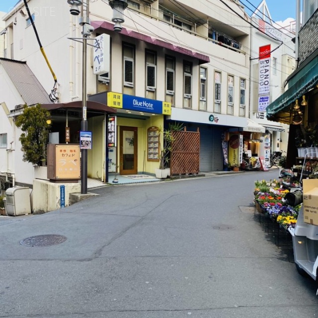 飯泉ビル ビル前面道路