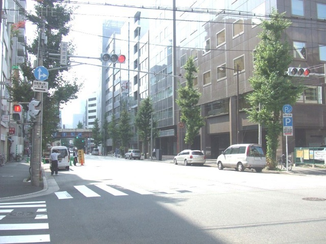 HIビル ビル前面道路