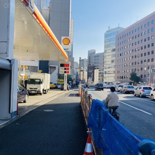 ドルミ御苑 ビル前面道路