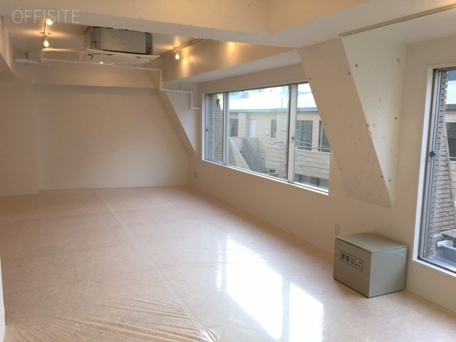 ロジュミナミアオヤマ 室内