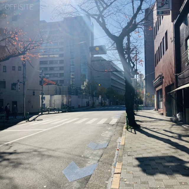 久保寺ツインタワービル ビル前面道路
