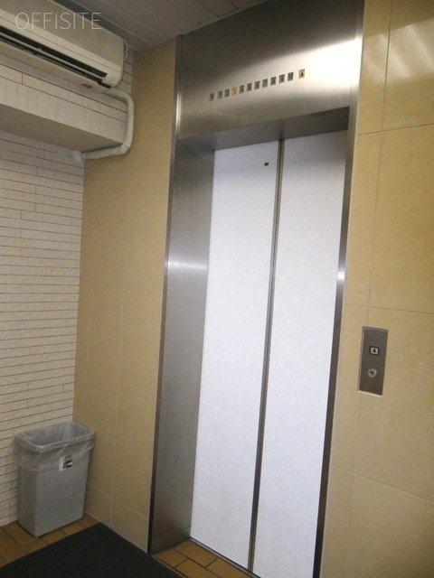 築地ビル エレベーター