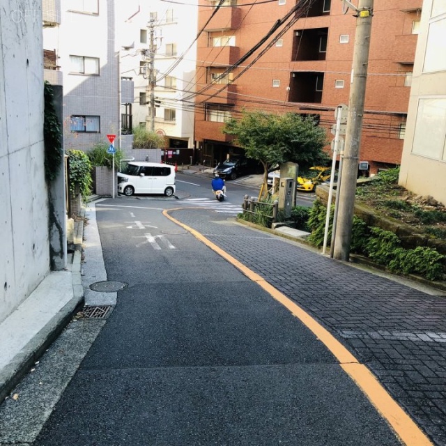 グリーンテラス横浜 ビル前面道路