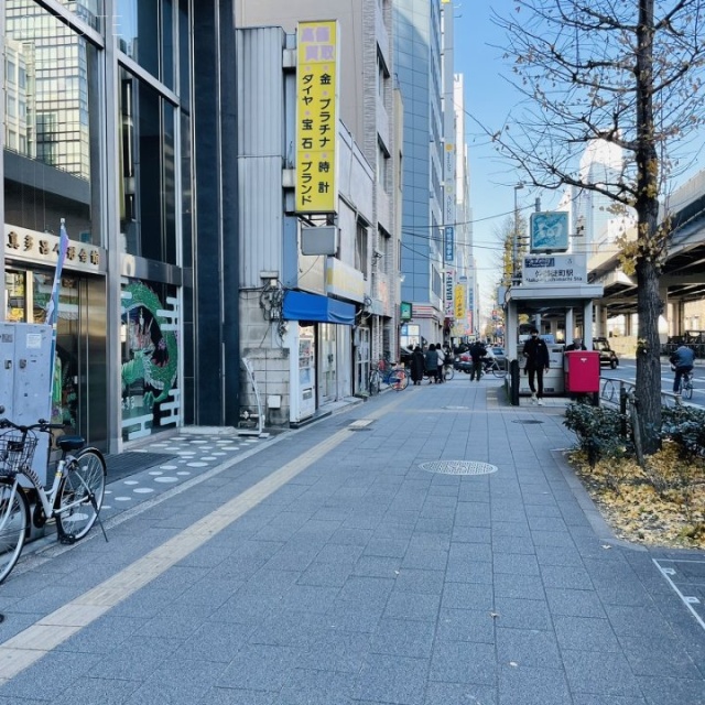 ONEST上野御徒町ビル 前面歩道