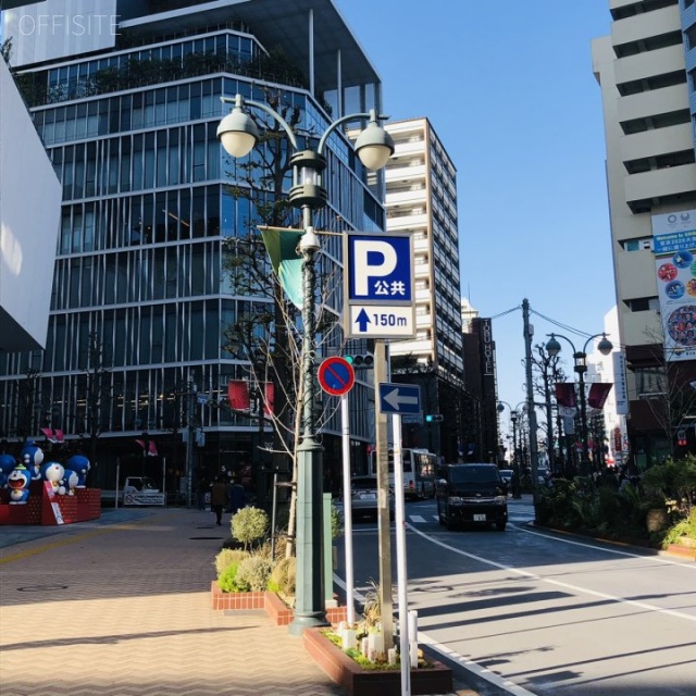 造園会館　ビル前面道路