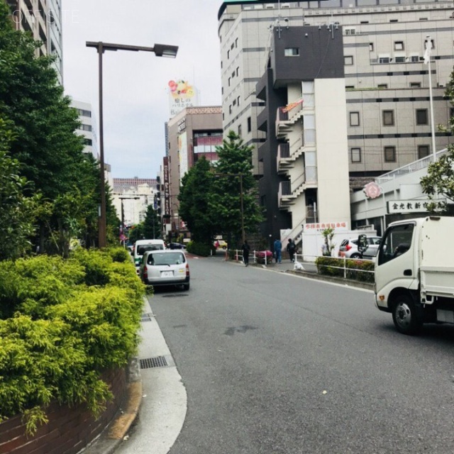 新宿松喜ビル ビル前面道路