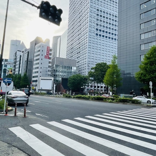YU-WAビル 前面道路