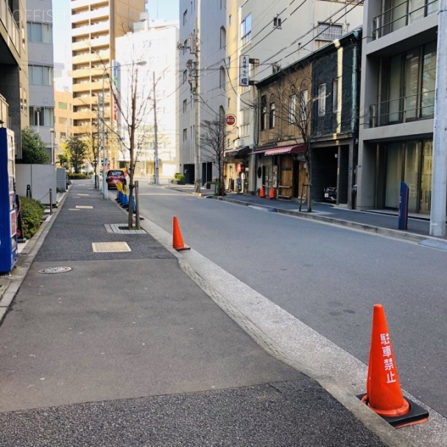 NST小網町ビル　ビル全面道路