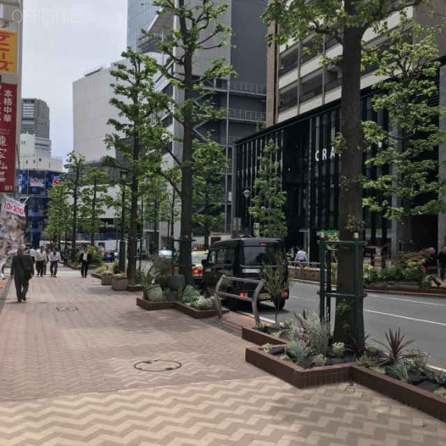 PARKWAY SQUARE3　ビル前面道路