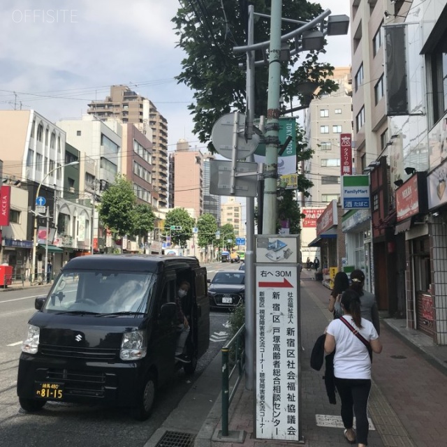 マルシメビル ビル前面道路