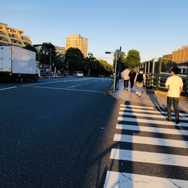 恵比寿プラックスビル　ビル前面道路