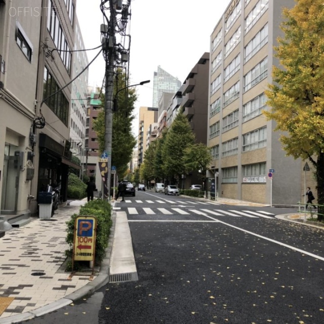 鴻盟社ビル ビル前面道路