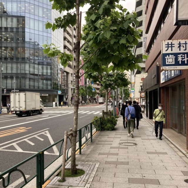 三榮ビル ビル前面道路