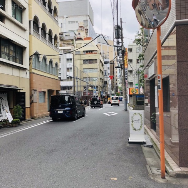 大室ビル　ビル前面道路