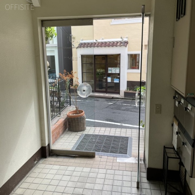 六本木やまうちビル エントランス