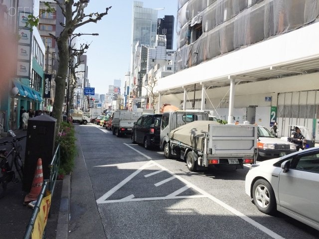 神宮前エヌエスビル ビル前面道路