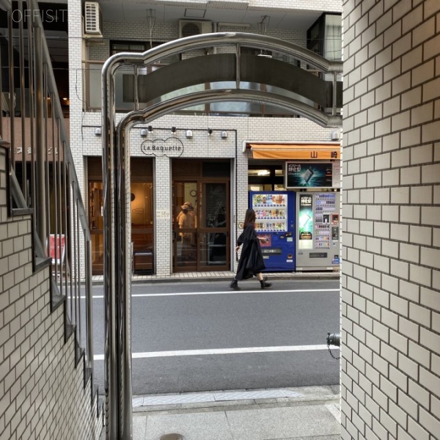 パディアイルカテリーナ ビル前面道路