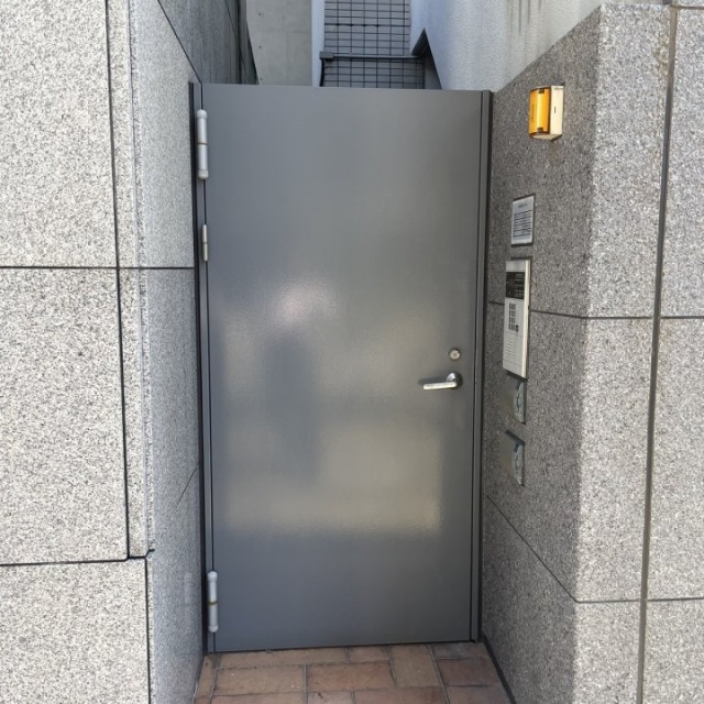 楠本第15ビル　通用口