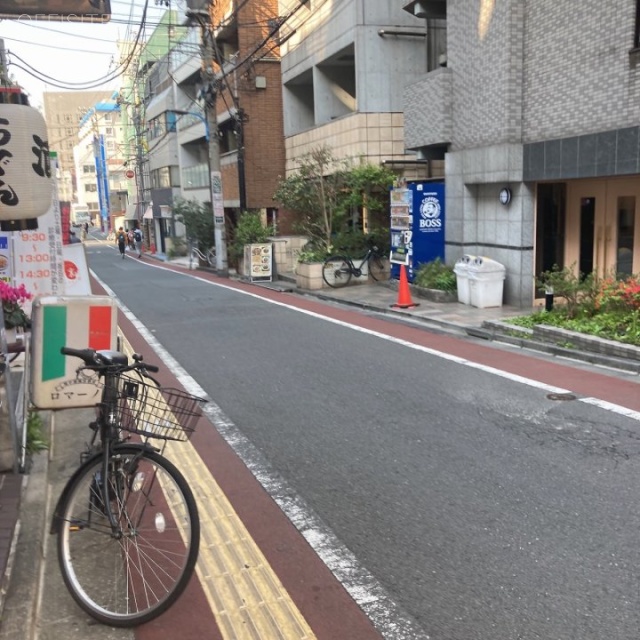 高橋ビル ビル前面道路