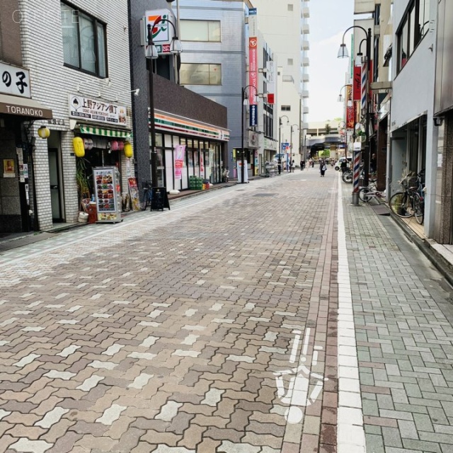 第2オルガンビル ビル前面道路