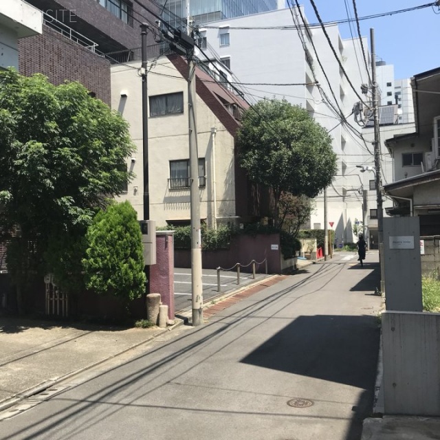 AOYAMA ANNEX ビル前面道路