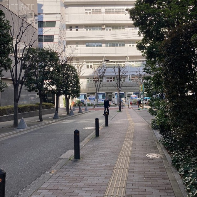 ベルメゾン芝 3階【302】 10.20坪　ビル前面道路