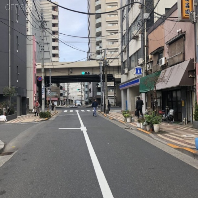 フロンティア北上野ビル ビル前面道路