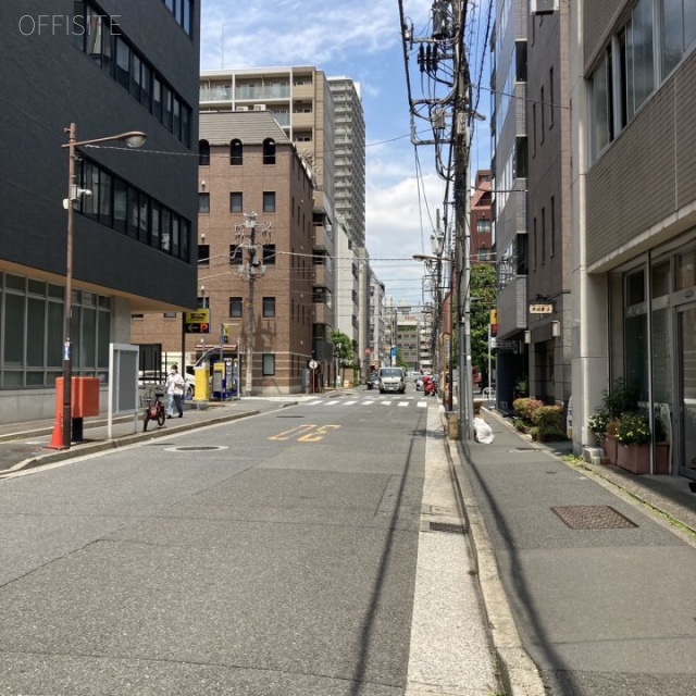 PMO神保町 ビル前面道路