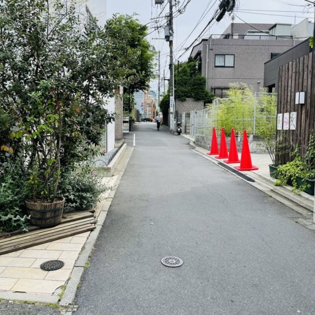 IJK南青山れい ビル前面道路