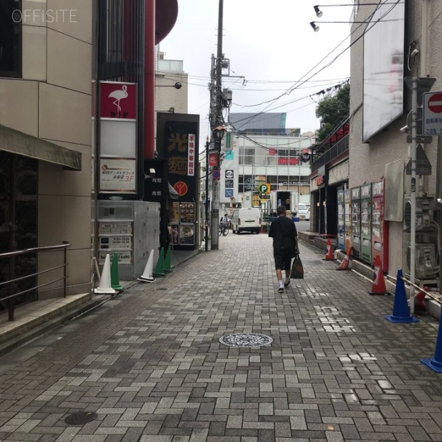 ミナガワビル ビル前面道路