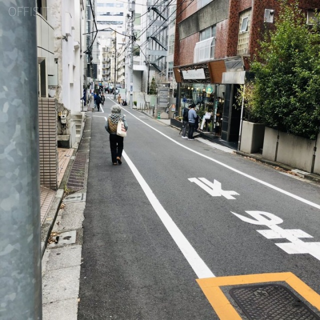第2西青山ビル ビル前面道路