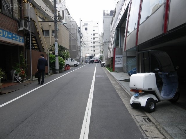 カノンパレスビル ビル前面道路