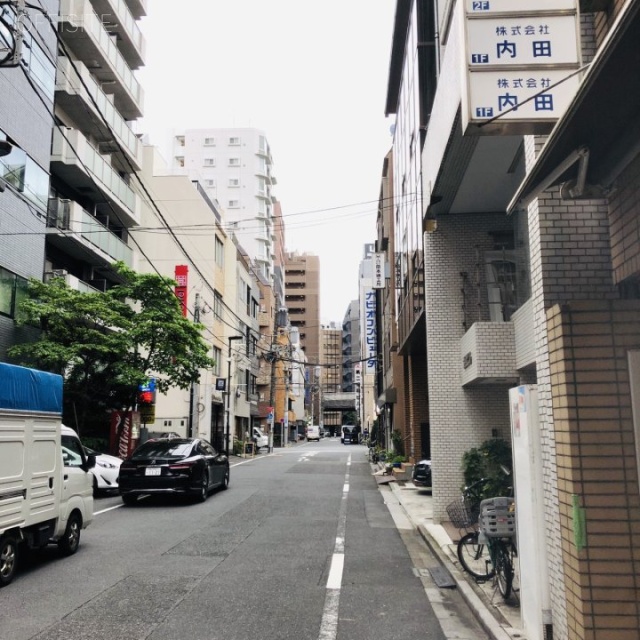 内田(岩本町)ビル ビル前面道路