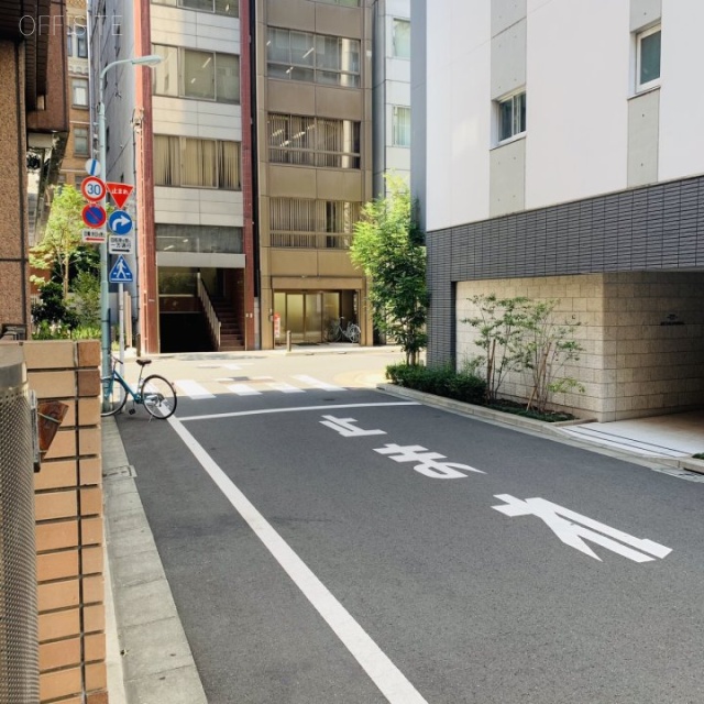 日本橋伊藤ビル ビル前面道路