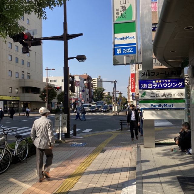 メルファーレ船橋 ビル前面道路