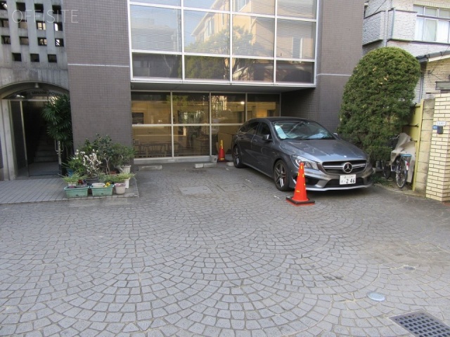 ツイン南青山ビル　駐車場