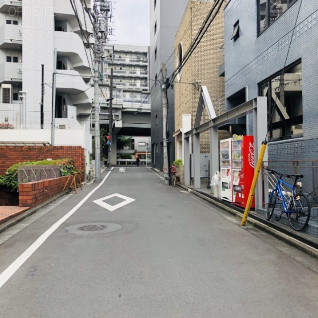 トリニティビル ビル前面道路