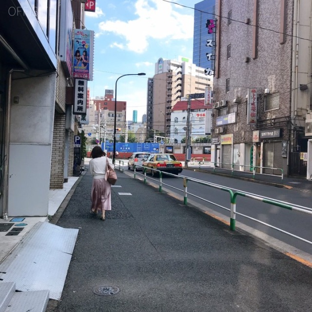 平田ビル ビル前面道路