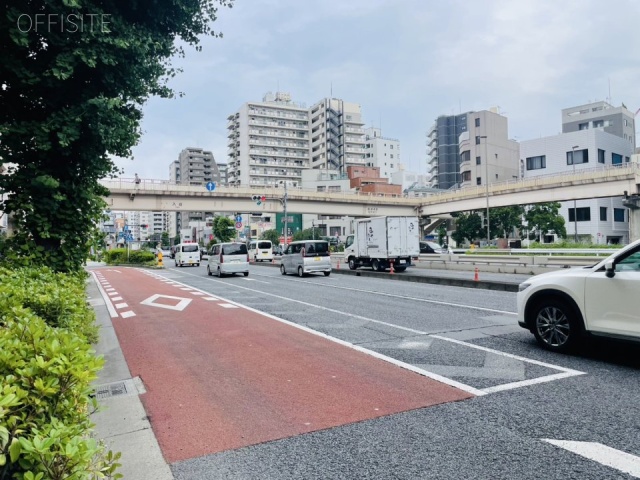 ソレイユ入谷ビル　前面に昭和通り