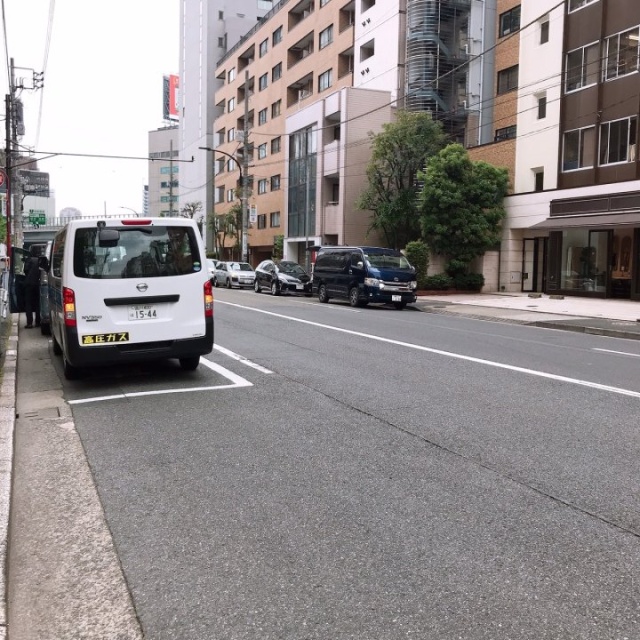 VORT南青山Ⅰ ビル前面道路